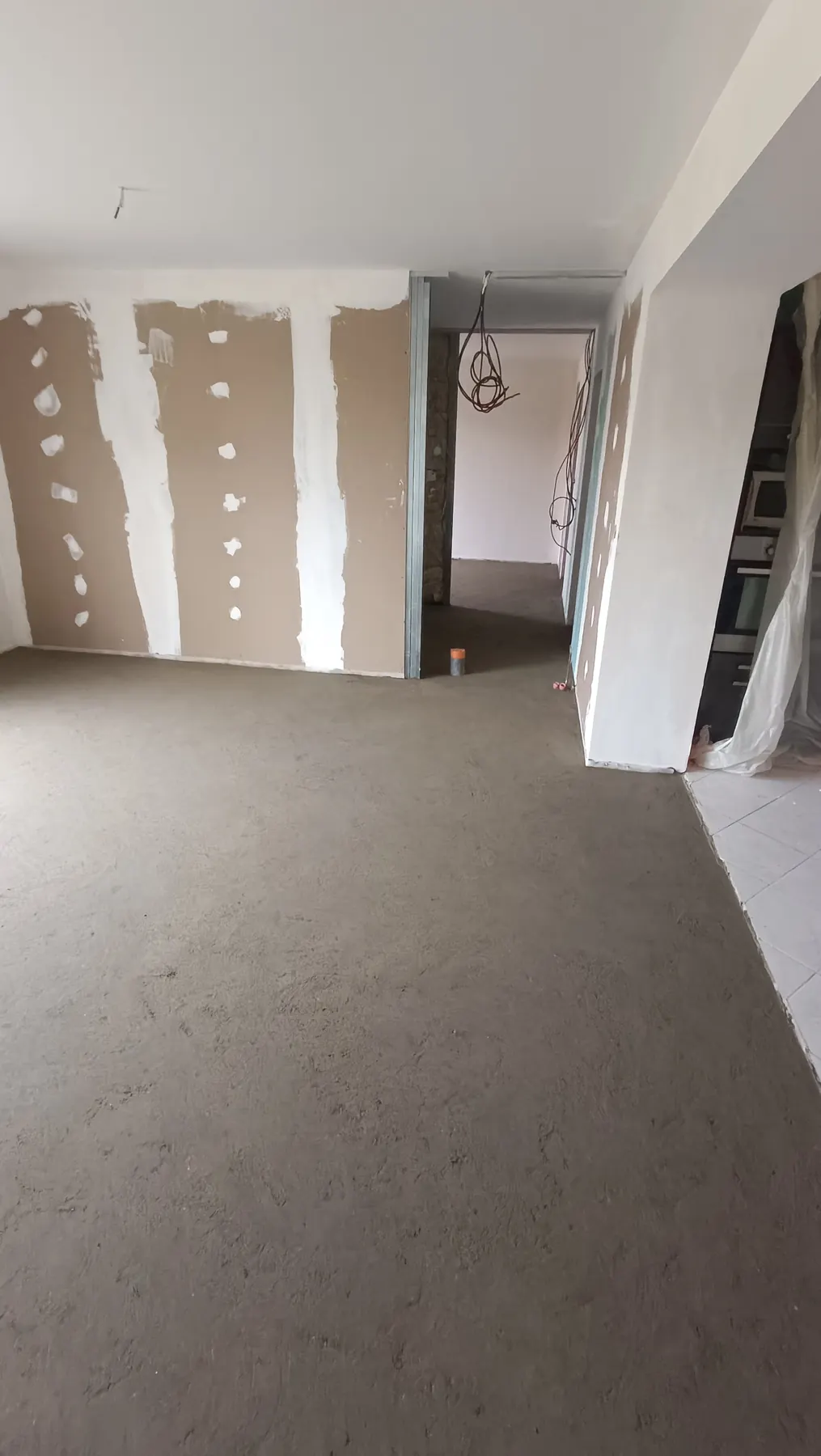 Sol d’un logement préparé avant la pose du nouveau revêtement
